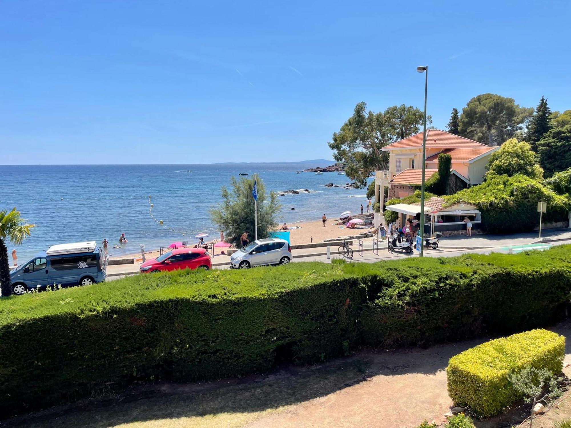 Grand 4 Pers - Vue * Saint-Raphael (Var)