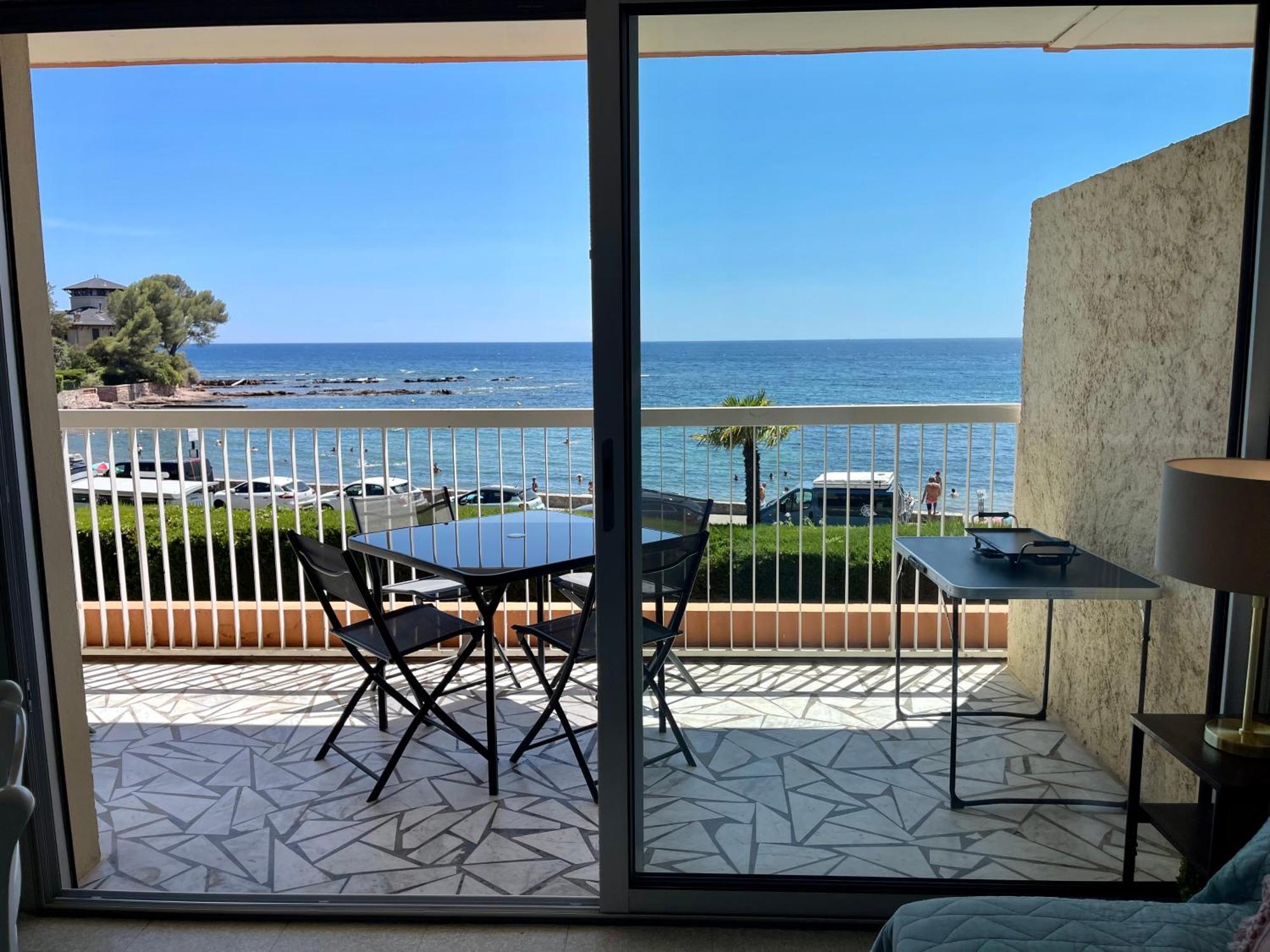 Grand 4 Pers - Vue * Saint-Raphael (Var)