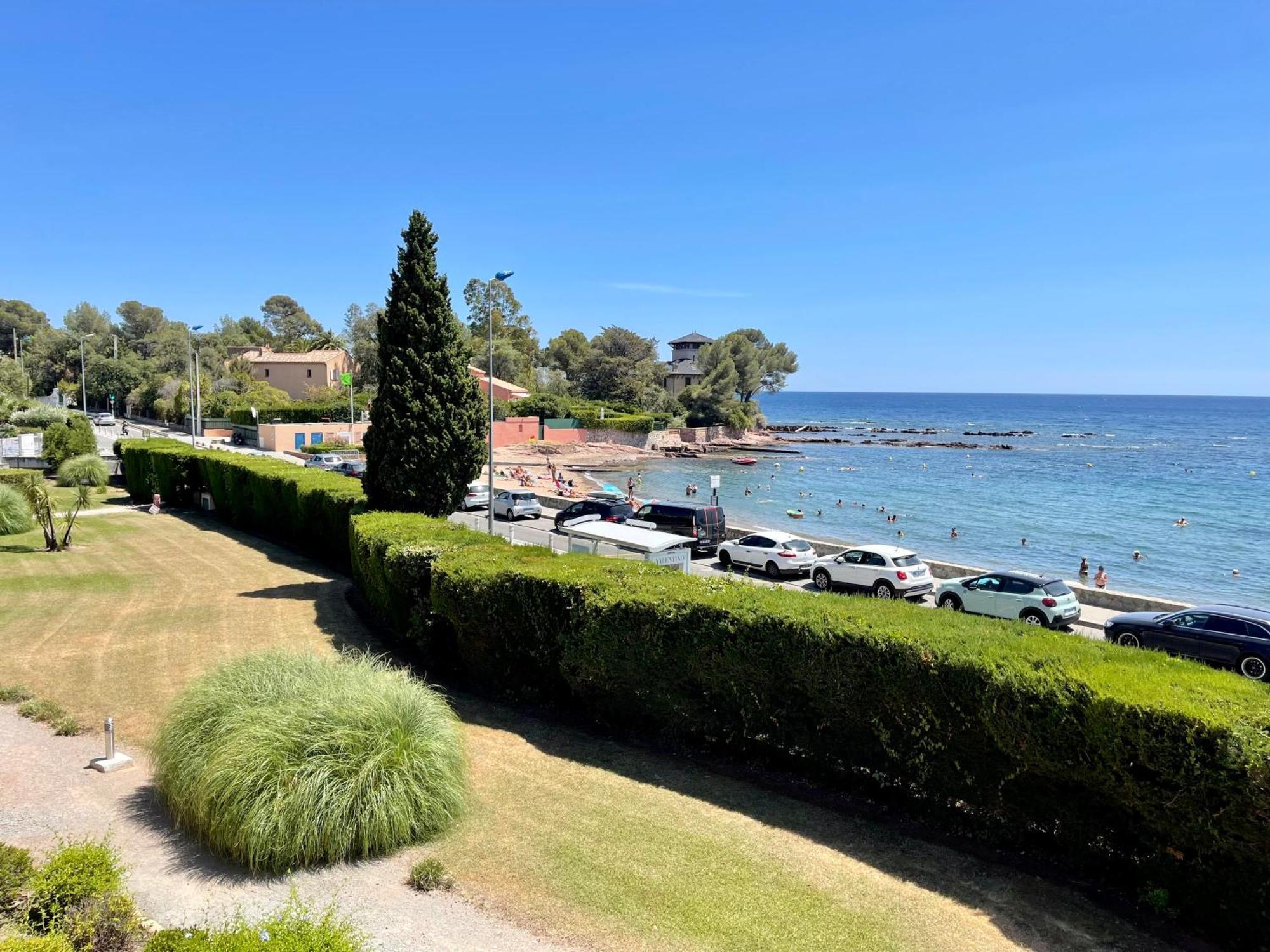 Grand 4 Pers - Vue Saint-Raphael (Var)